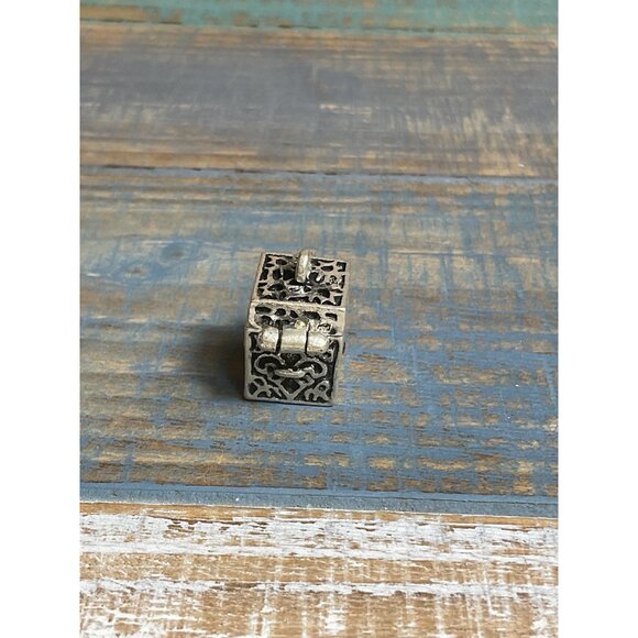 Antique Style Silver Tone Filigree Locket Pendant Prayer Box With Hinged Lid - Picture 6 of 7